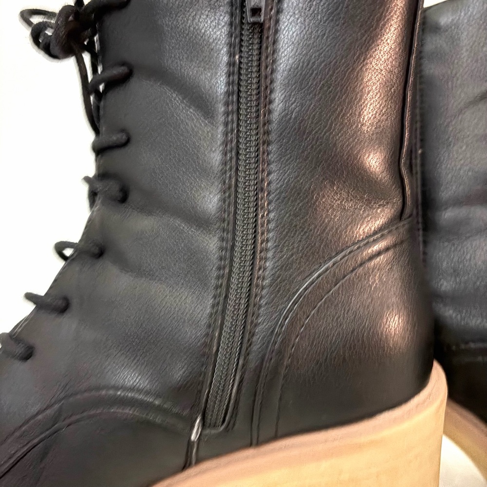Dolce Vita Black Combat Boots Lug Sole Block Heel Size 8.5 - Picture 8 of 8
